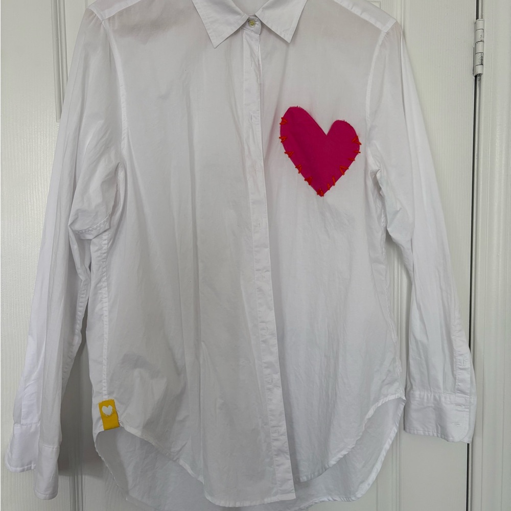 Kerri Rosenthal White Button-Down Shirt with Pink Heart Patch Size Medium